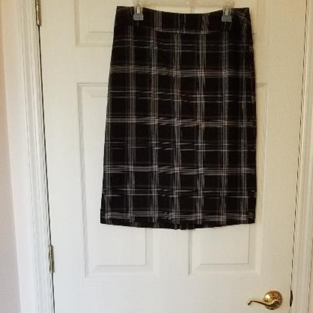 Black, Gray and White Plaid Skirt (size 10)